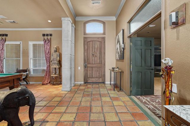 102 Twin Oaks Way, Kemah, TX 77565