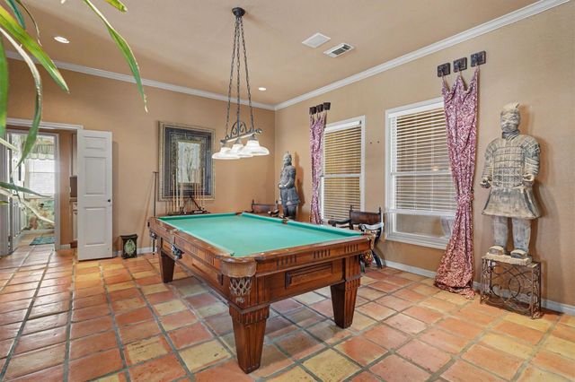 102 Twin Oaks Way, Kemah, TX 77565