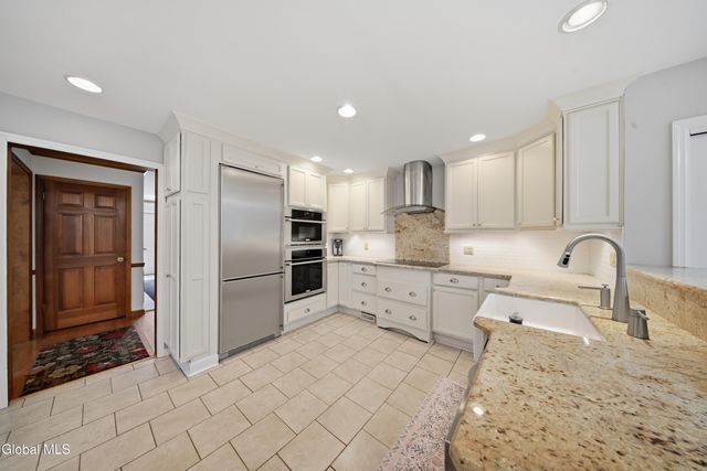 47 Park Drive, Menands, NY 12204
