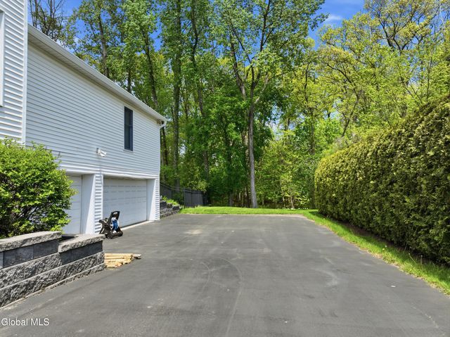 47 Park Drive, Menands, NY 12204