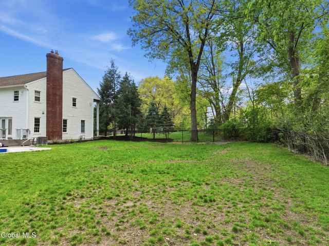 47 Park Drive, Menands, NY 12204