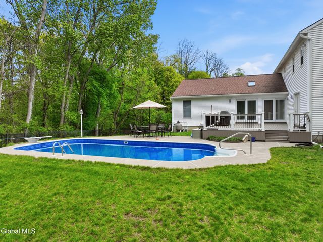 47 Park Drive, Menands, NY 12204