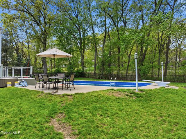 47 Park Drive, Menands, NY 12204
