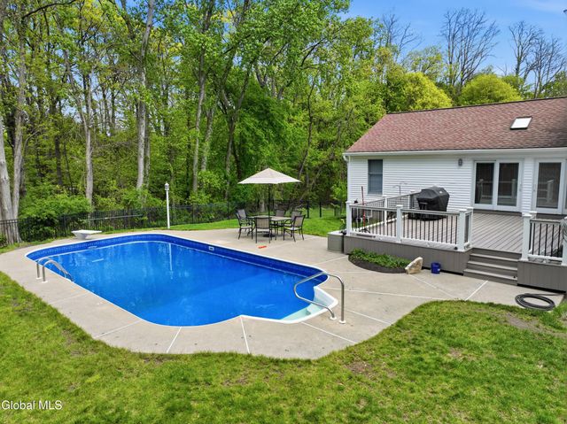 47 Park Drive, Menands, NY 12204