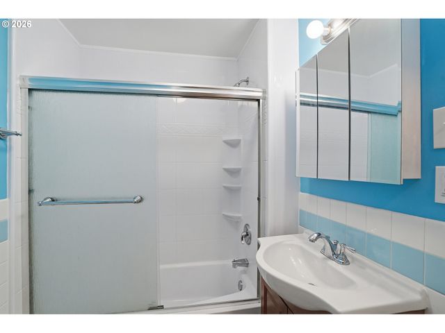 9314 Se HARRISON St, Portland, OR 97216