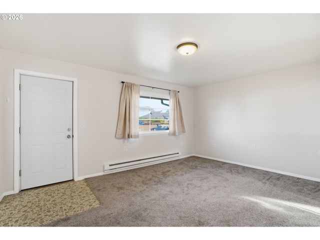 9314 Se HARRISON St, Portland, OR 97216