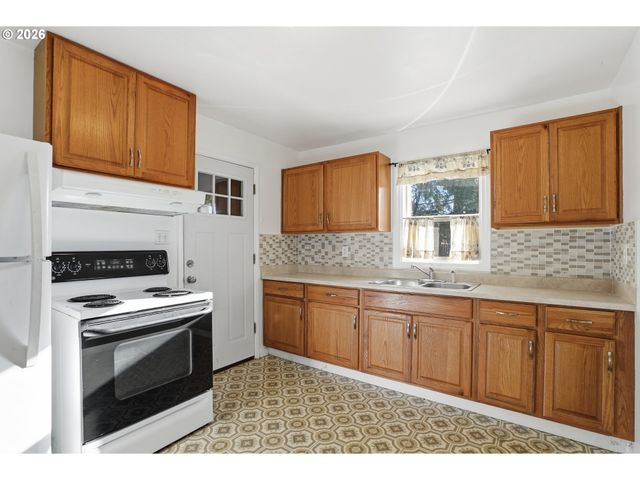 9314 Se HARRISON St, Portland, OR 97216