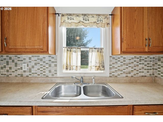 9314 Se HARRISON St, Portland, OR 97216