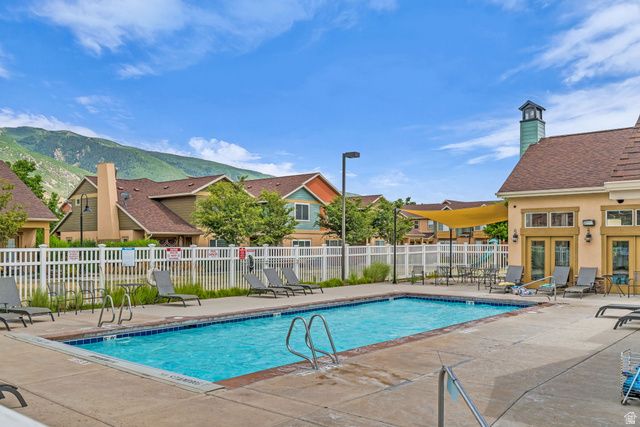 816 N SHEPARD CREEK PKWY, Farmington, UT 84025
