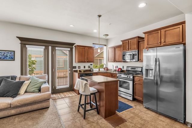 816 N SHEPARD CREEK PKWY, Farmington, UT 84025