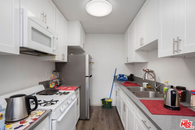 6653 Darby Avenue, Reseda (los Angeles), CA 91335