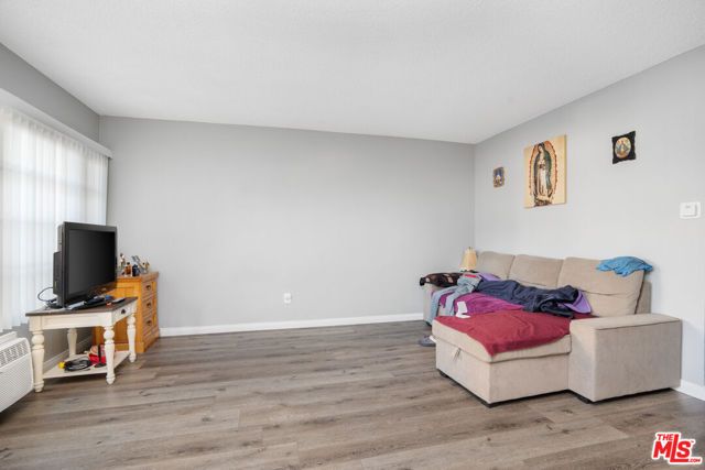 6653 Darby Avenue, Reseda (los Angeles), CA 91335