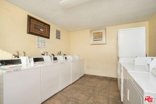 6653 Darby Avenue, Reseda (los Angeles), CA 91335