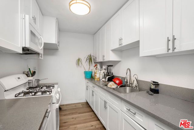 6653 Darby Avenue, Reseda (los Angeles), CA 91335