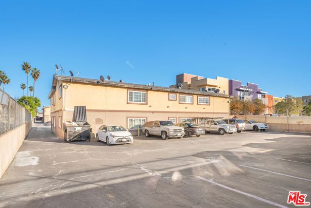 6653 Darby Avenue, Reseda (los Angeles), CA 91335