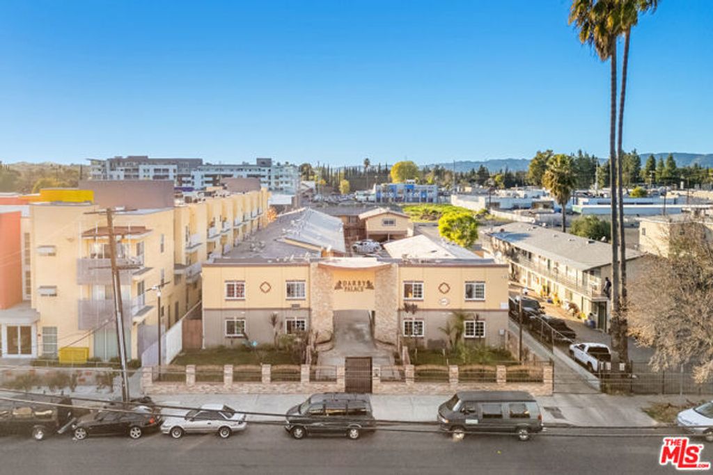 6653 Darby Avenue, Reseda (los Angeles), CA 91335