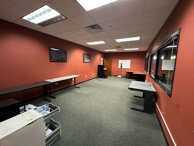 7603 East 32nd Street, Joplin, MO 64804