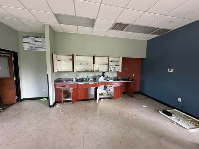 7603 East 32nd Street, Joplin, MO 64804