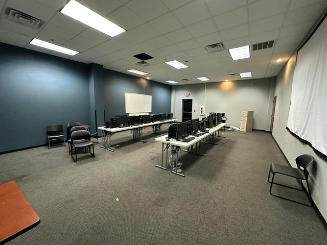 7603 East 32nd Street, Joplin, MO 64804