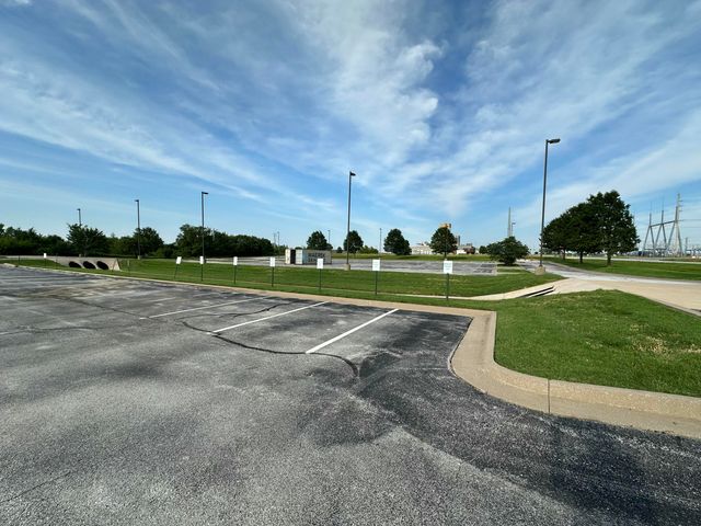 7603 East 32nd Street, Joplin, MO 64804