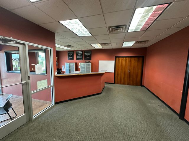 7603 East 32nd Street, Joplin, MO 64804
