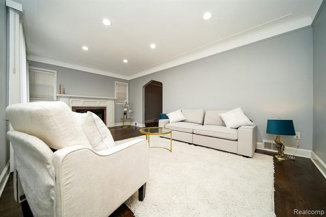 18951 Santa Rosa Drive, Detroit, MI 48221