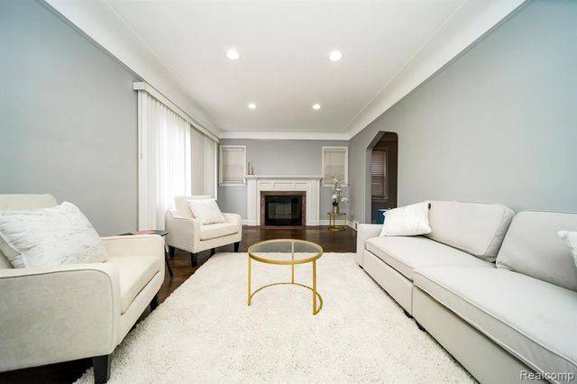 18951 Santa Rosa Drive, Detroit, MI 48221