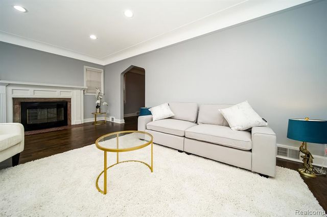 18951 Santa Rosa Drive, Detroit, MI 48221