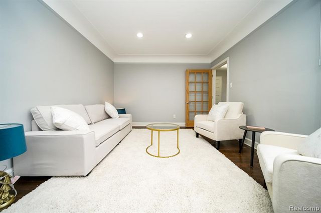 18951 Santa Rosa Drive, Detroit, MI 48221