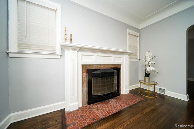 18951 Santa Rosa Drive, Detroit, MI 48221