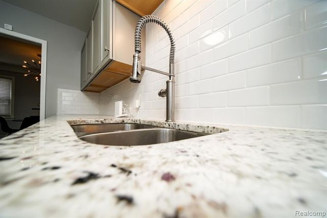 18951 Santa Rosa Drive, Detroit, MI 48221