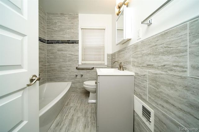 18951 Santa Rosa Drive, Detroit, MI 48221