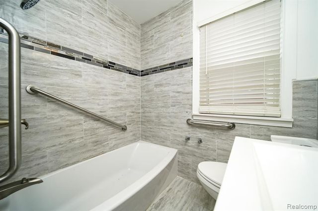 18951 Santa Rosa Drive, Detroit, MI 48221