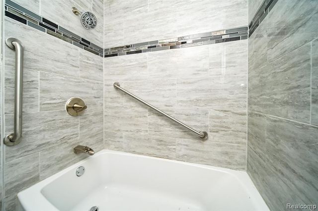 18951 Santa Rosa Drive, Detroit, MI 48221