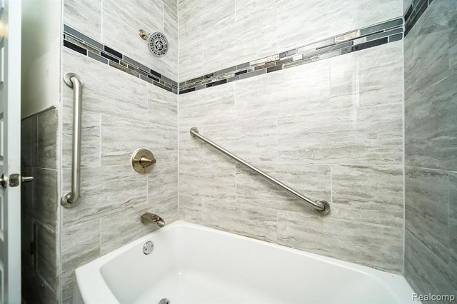 18951 Santa Rosa Drive, Detroit, MI 48221