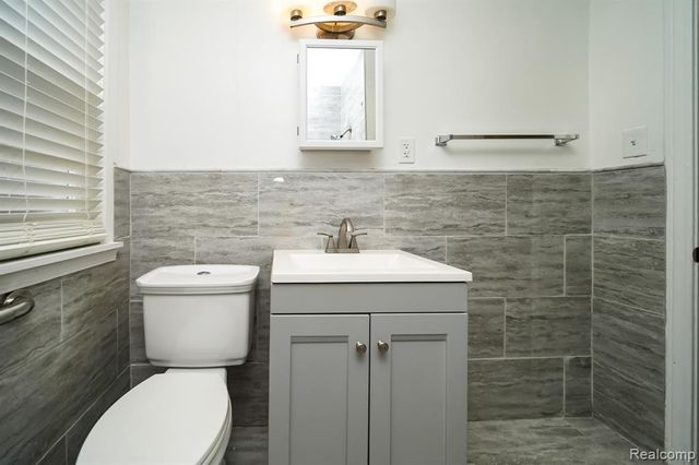 18951 Santa Rosa Drive, Detroit, MI 48221