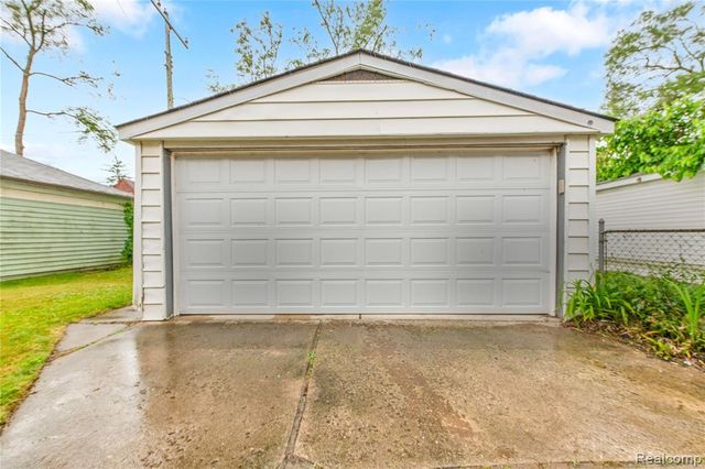 18951 Santa Rosa Drive, Detroit, MI 48221