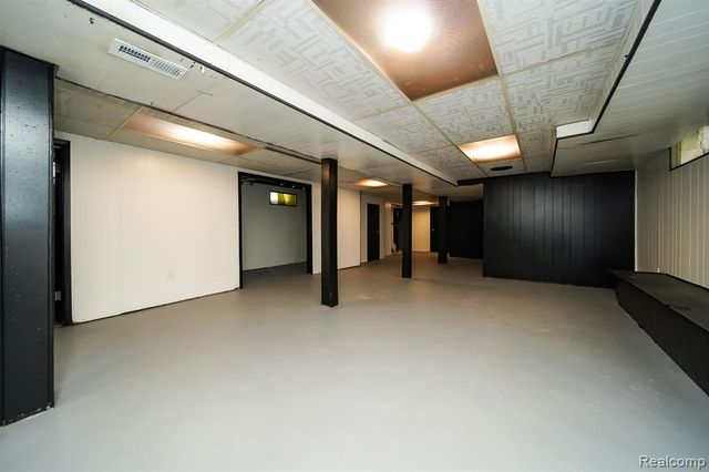 18951 Santa Rosa Drive, Detroit, MI 48221