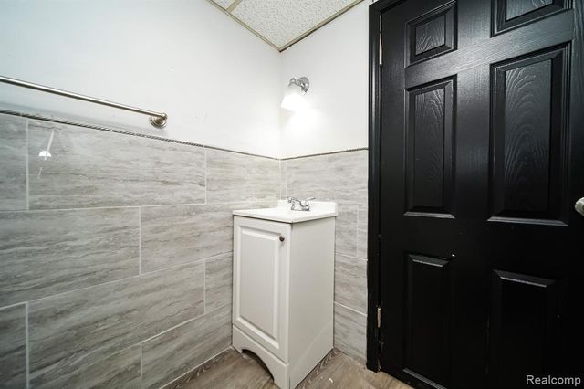 18951 Santa Rosa Drive, Detroit, MI 48221