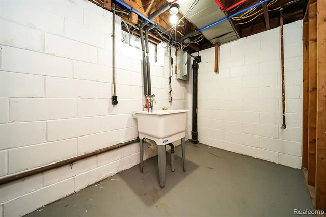 18951 Santa Rosa Drive, Detroit, MI 48221