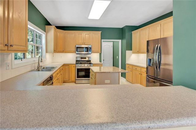122 Grandiflora Drive, Mcdonough, GA 30253