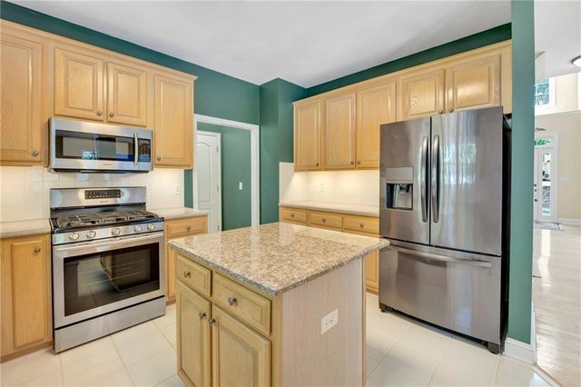 122 Grandiflora Drive, Mcdonough, GA 30253