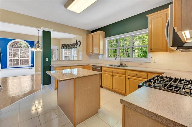122 Grandiflora Drive, Mcdonough, GA 30253