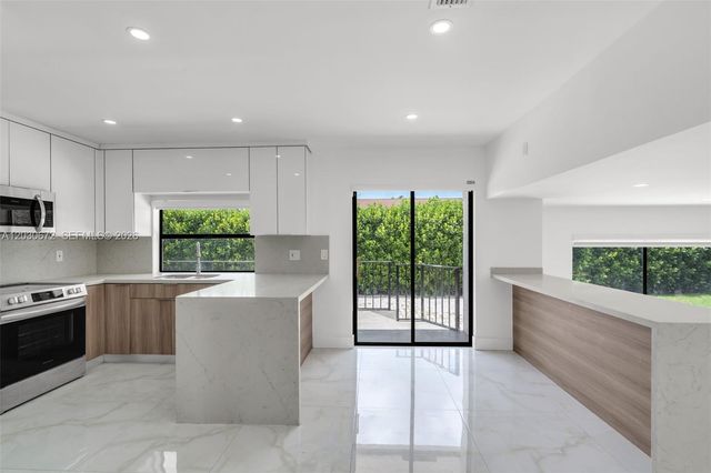 9340 NW 32nd St, Sunrise, FL 33351