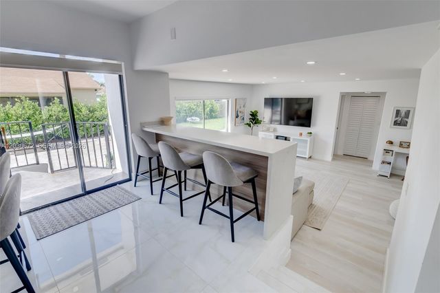 9340 NW 32nd St, Sunrise, FL 33351