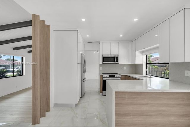 9340 NW 32nd St, Sunrise, FL 33351