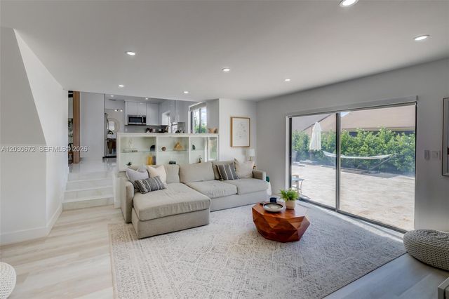 9340 NW 32nd St, Sunrise, FL 33351