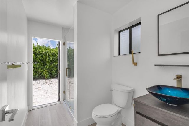 9340 NW 32nd St, Sunrise, FL 33351