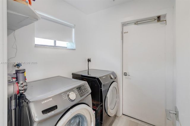 9340 NW 32nd St, Sunrise, FL 33351