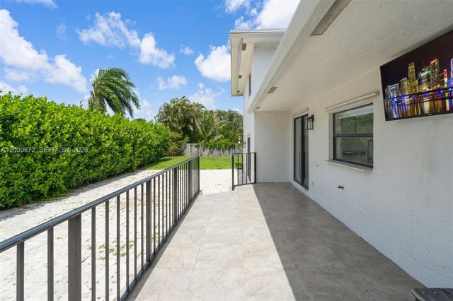 9340 NW 32nd St, Sunrise, FL 33351